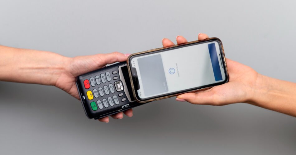 Pse Apple Pay është më e sigurt se kartela juaj e kreditit