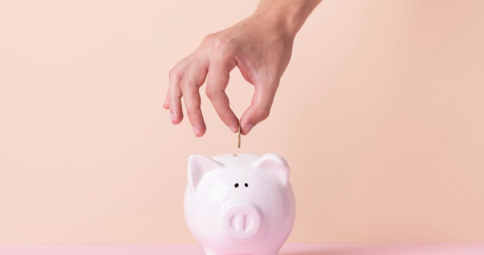 5 zakone financiare që të ndihmojnë të kursesh më shumë