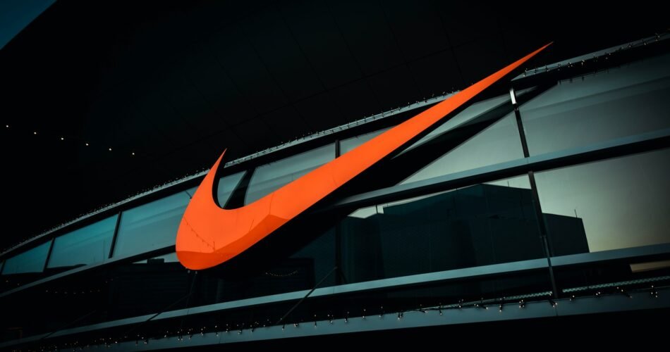 Historia e logos ikonike të Nike – “Swoosh”